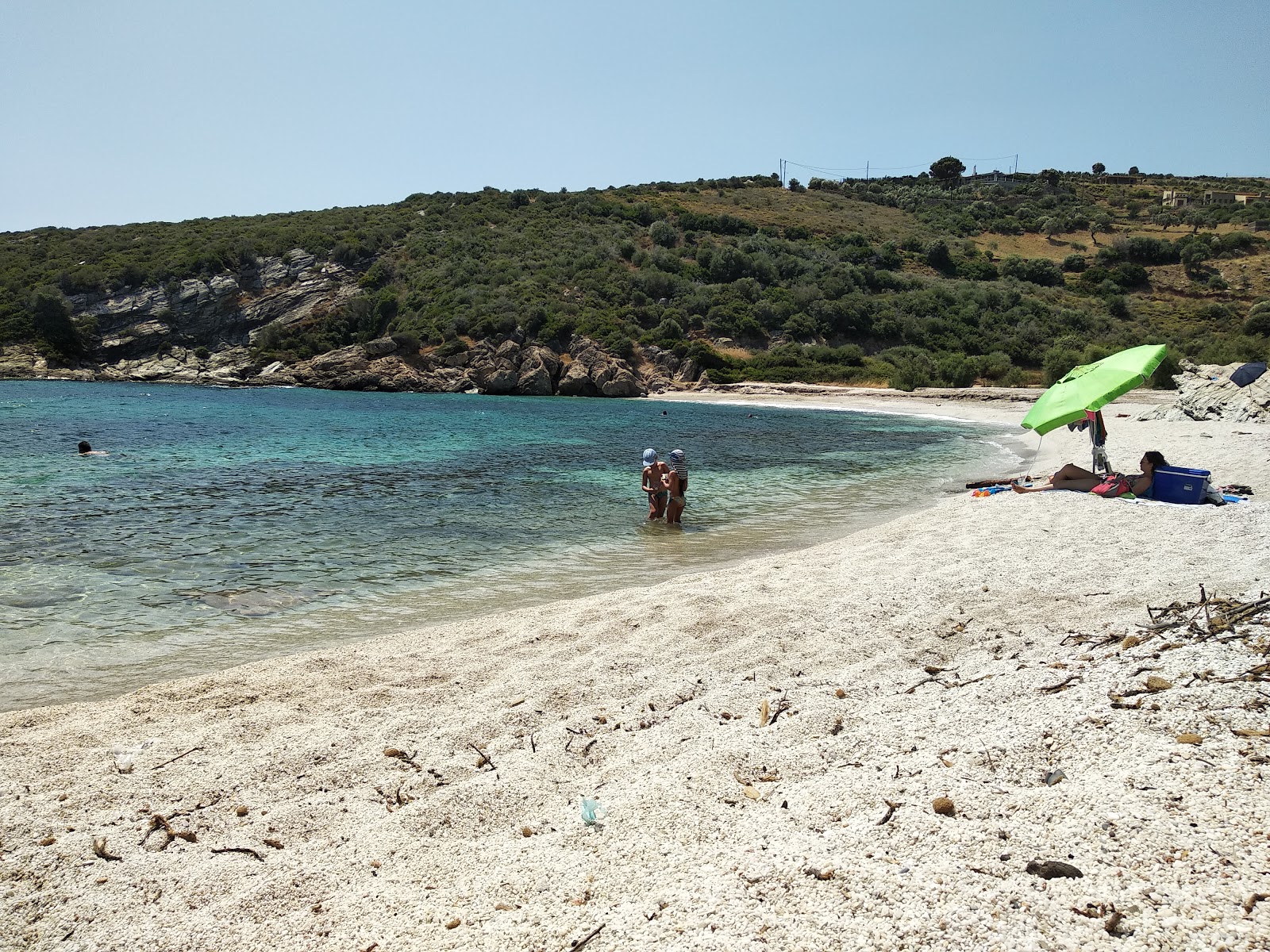 Φωτογραφία του Mageiras beach ubicado en área natural
