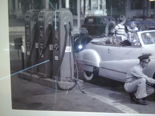 Leo & Son Garage image