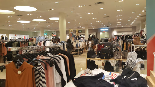 Shopping Mall «Crabtree Valley Mall», reviews and photos, 4325 Glenwood Ave, Raleigh, NC 27612, USA