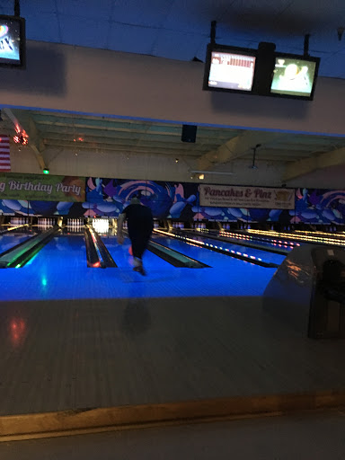 Bowling Alley «Pinz Bowling Center», reviews and photos, 700 N Lafayette St, South Lyon, MI 48178, USA