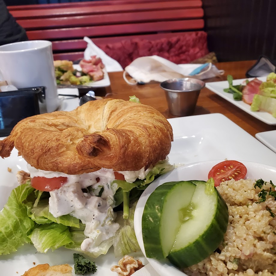 Cafe Lola Bistro