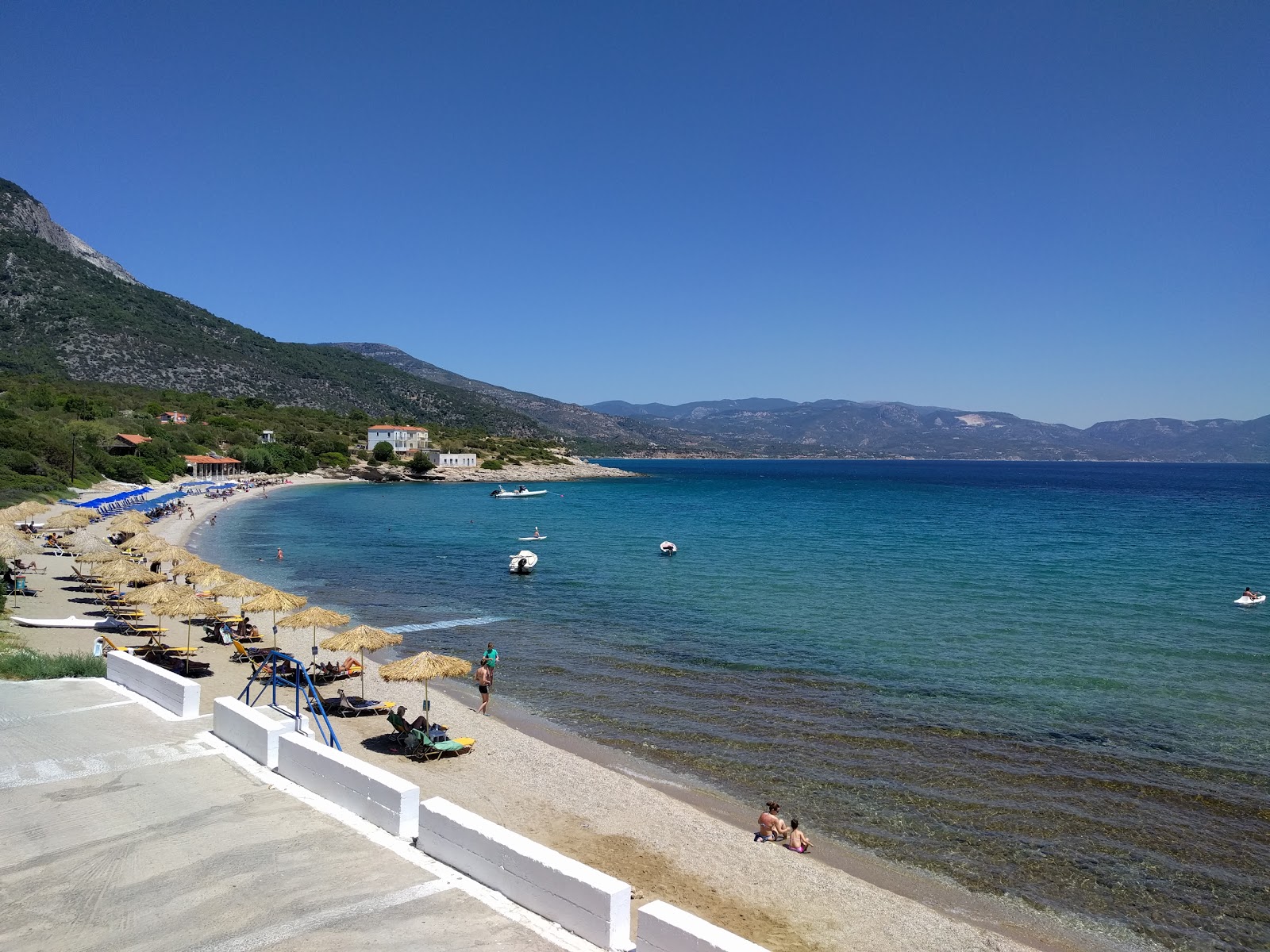 Foto van Limnionas beach met lichte fijne kiezelsteen oppervlakte