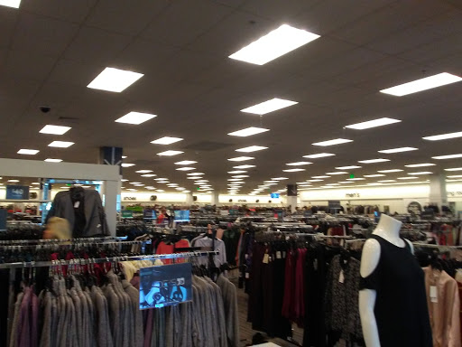 Department Store «Nordstrom Rack East Bay Bridge Shopping Center», reviews and photos, 3839 Emery St, Emeryville, CA 94608, USA