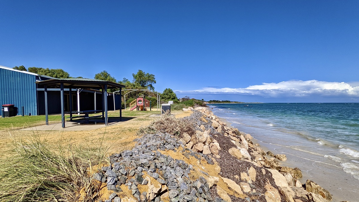 Foto de Glenfield Beach - lugar popular entre os apreciadores de relaxamento