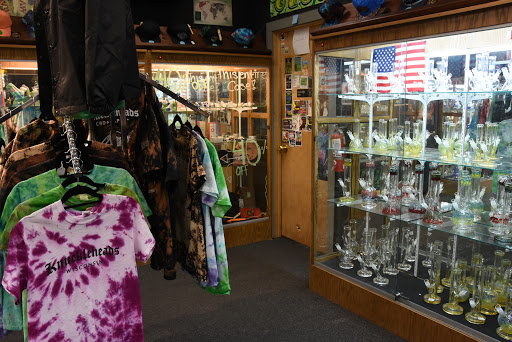 Tobacco Shop «Knuckleheads Tobacco & Gifts», reviews and photos, 550 State St, Madison, WI 53703, USA