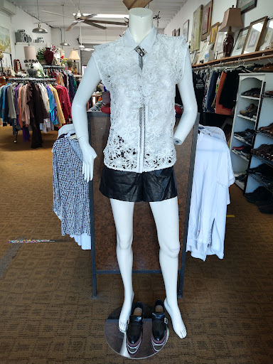 Thrift Store «St James Thrift Shop», reviews and photos, 817 Academy Dr, Solana Beach, CA 92075, USA