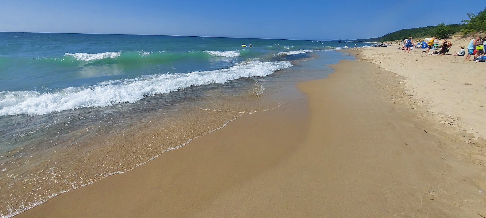 Foto av Weko Beach med lång rak strand