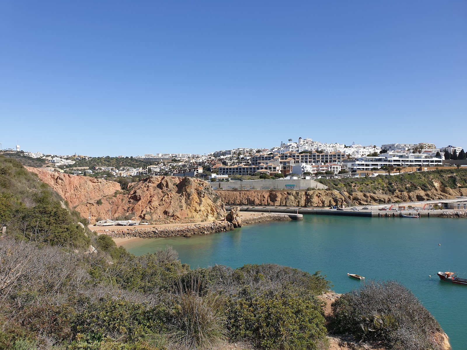 Praia da Baleeira'in fotoğrafı vahşi alan