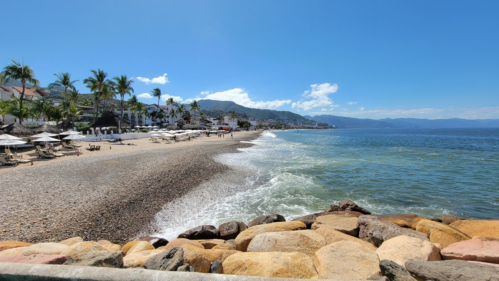 Zdjęcie Camarones beach z powierzchnią beżowy piasek