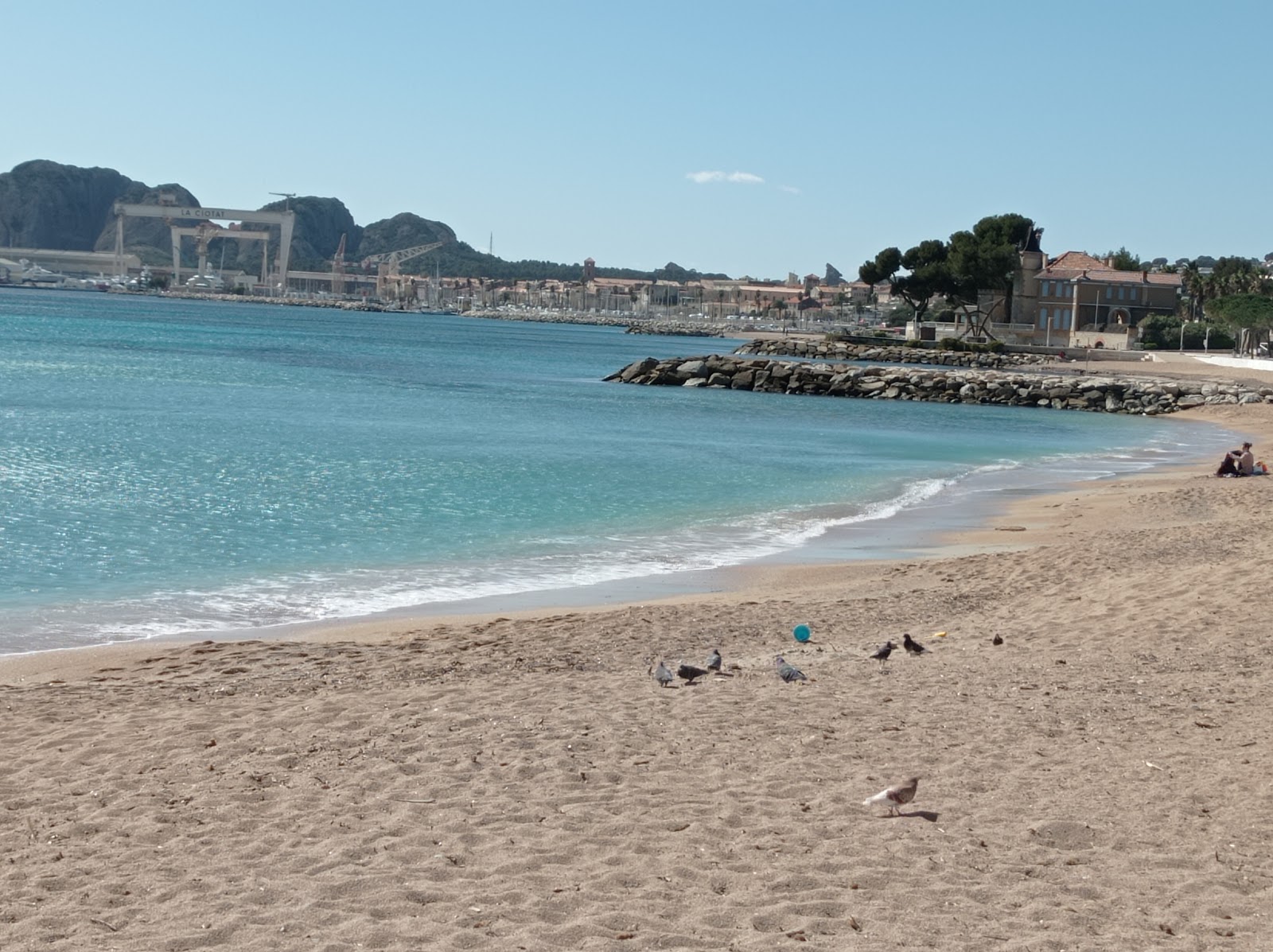 La Ciotat plage的照片 带有碧绿色纯水表面