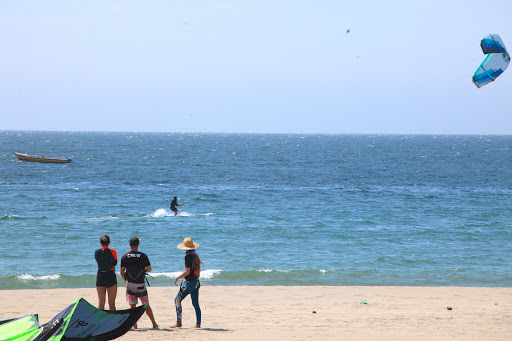 Surf Racer Board House - Surf, Kitesurf & Skate Camp in Peru North Shore