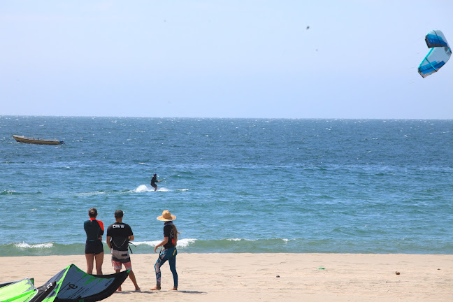 Surf Racer Board House - Surf, Kitesurf & Skate Camp in Peru North Shore - Centro de yoga