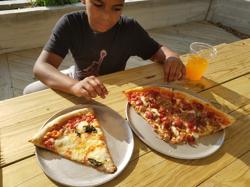 Beer Store «Brookside Market & Pizza», reviews and photos, 1000 Brookside Dr #119, Raleigh, NC 27604, USA