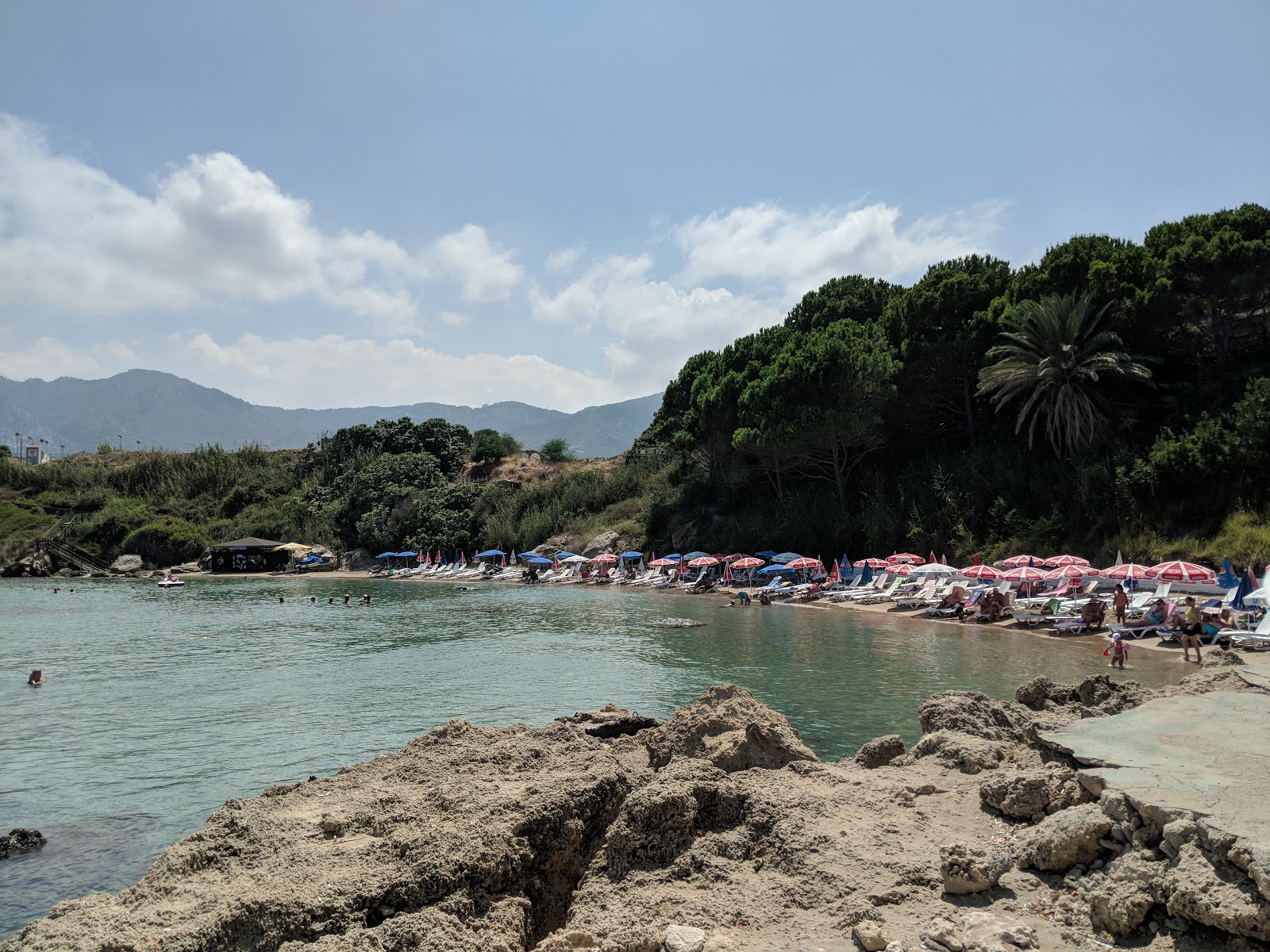 Denizkizi beach III的照片 带有碧绿色纯水表面