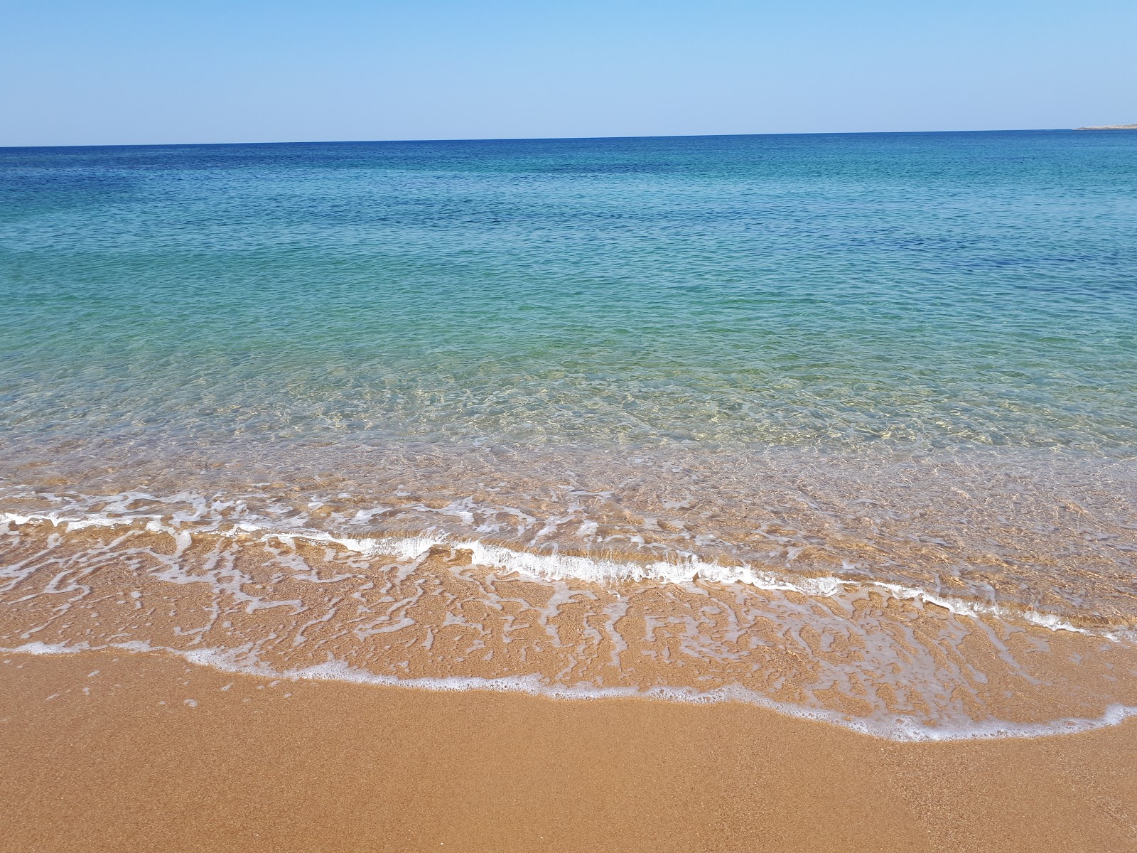 Photo de Vrachinari beach avec l'eau vert clair de surface