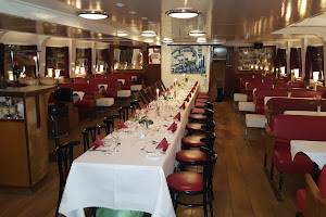 Kleinhuis’ Restaurantschiff im Museumshafen