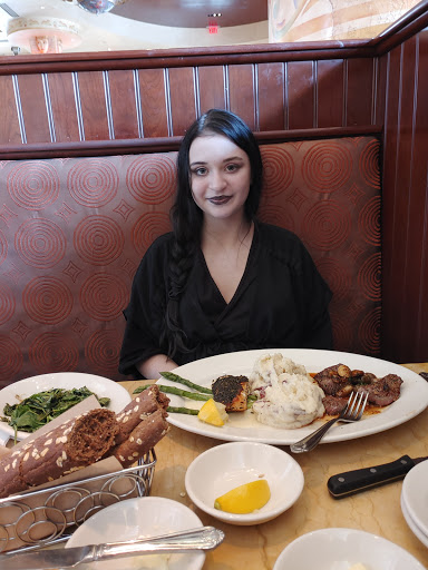 Restaurant «The Cheesecake Factory», reviews and photos, 5000 Shelbyville Rd, Louisville, KY 40207, USA