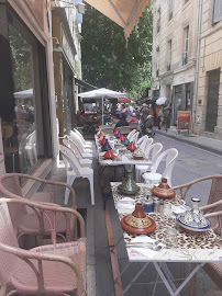 Atmosphère du Restaurant marocain GOÛTS ORIENTAUX à Arles - n°19