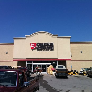 Home Improvement Store «Tractor Supply Co.», reviews and photos, 911 Center Point Rd, Hendersonville, TN 37075, USA