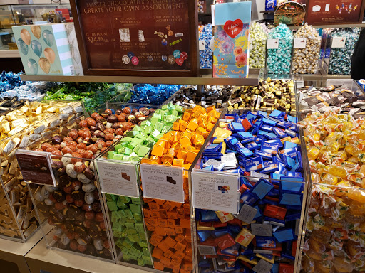 Shopping Mall «Johnson Creek Premium Outlets», reviews and photos, 575 Linmar Ln, Johnson Creek, WI 53038, USA