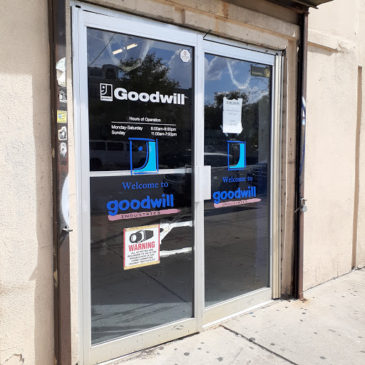 Thrift Store «Goodwill Industries Outlet Store & Donation Center», reviews and photos, 47-47 Van Dam St, Queens, NY 11101, USA
