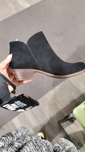 Shoe Store «DSW Designer Shoe Warehouse», reviews and photos, 344 Providence Hwy, Dedham, MA 02026, USA