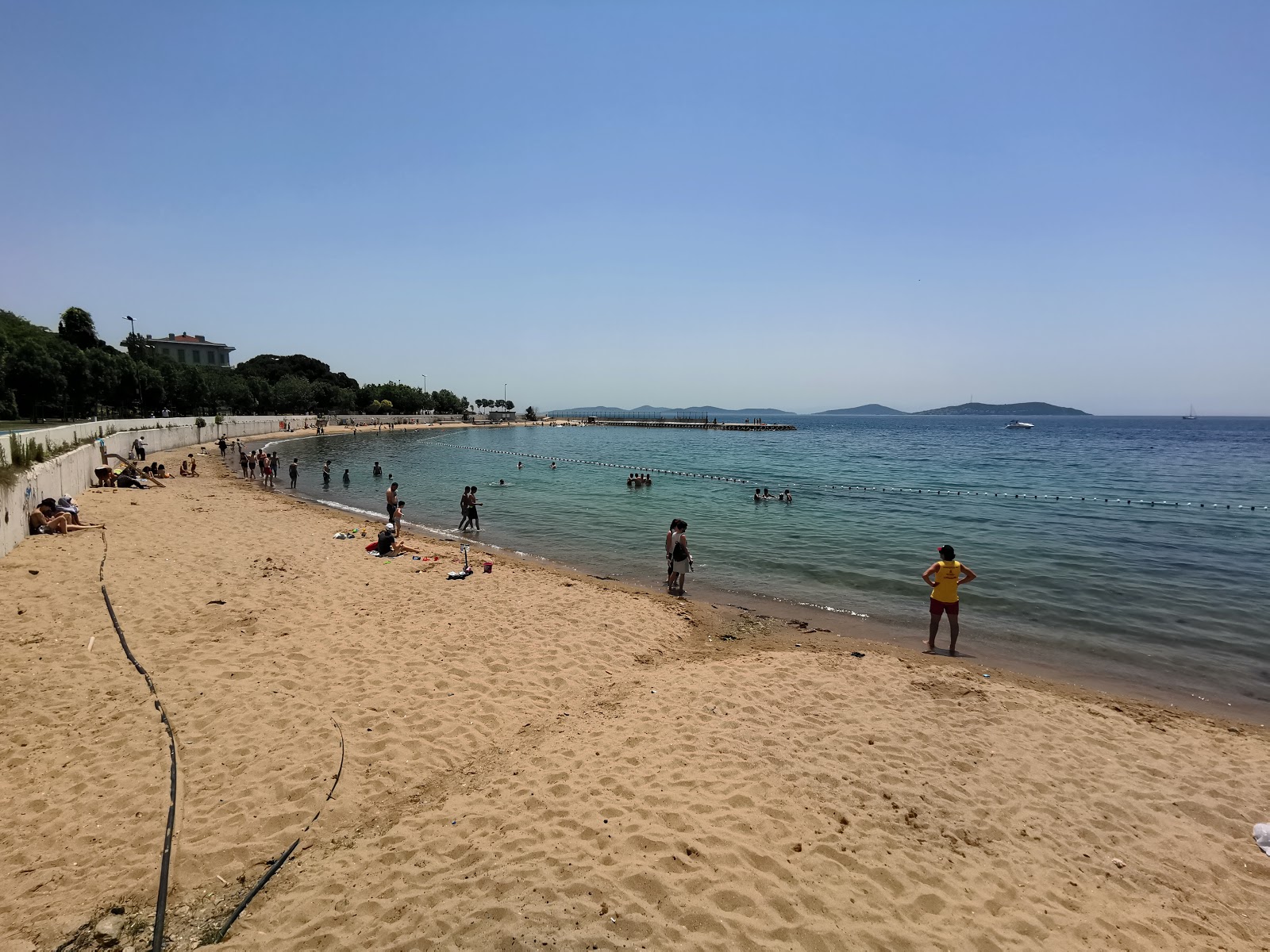 Fotografie cu Caddebostan Plaji zonă de stațiune de pe plajă