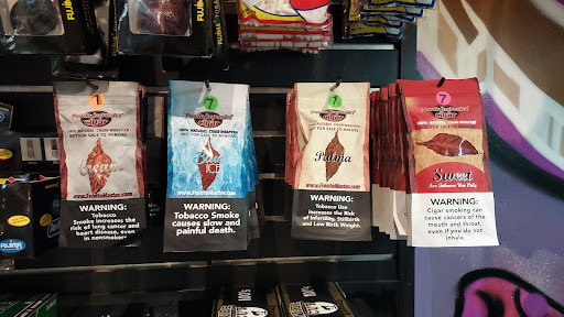 Tobacco Shop «Whole Leaf Tobacco», reviews and photos, 4945 N Milwaukee Ave, Chicago, IL 60630, USA