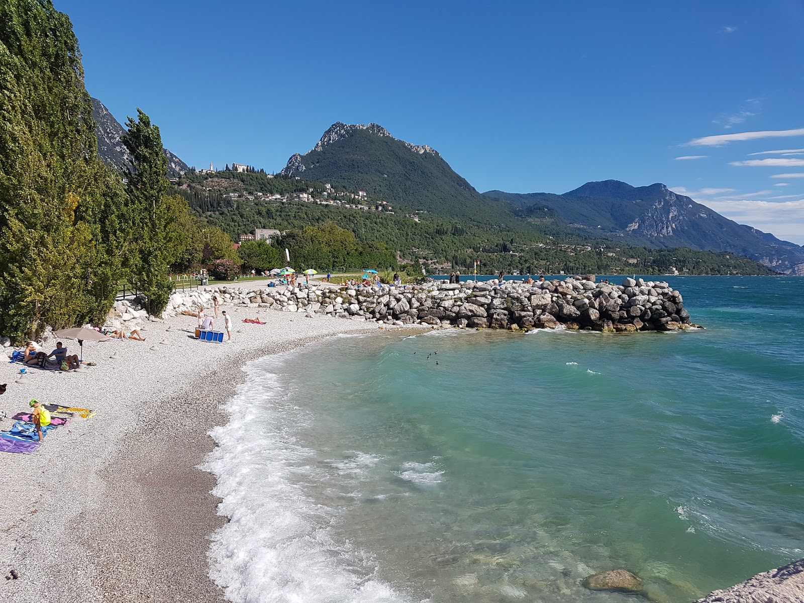 Foto av Spiaggia Toscolano med grå fin sten yta