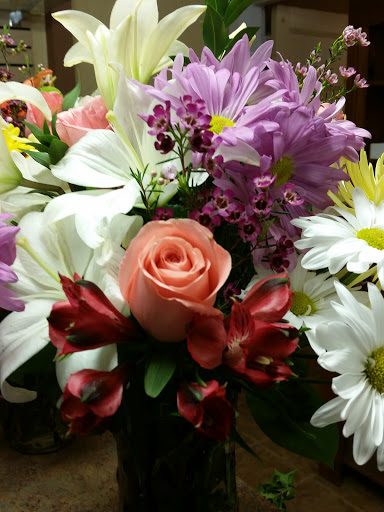 Florist «Wild Strawberry Florist», reviews and photos, 207 8th St, Oregon City, OR 97045, USA