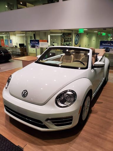Volkswagen Dealer «Pugi Volkswagen», reviews and photos, 2020 Ogden Ave, Downers Grove, IL 60515, USA
