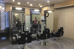 Make Over Unisex Salon image