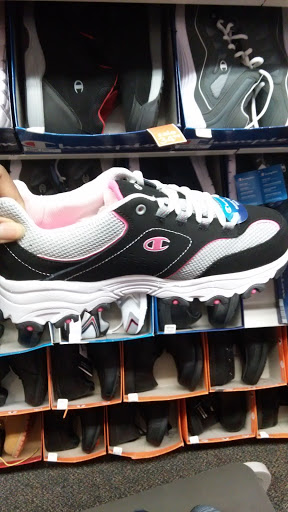 Shoe Store «Famous Footwear», reviews and photos, 8004 Denton Hwy, Watauga, TX 76148, USA