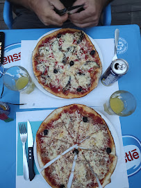 Plats et boissons du Pizzeria La pizz à Hinda à Collias - n°2