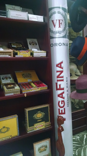 La Leyenda del Cigarro Cigar Shop and Factory