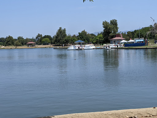 Wheel Fun Rentals | Lake Balboa Boat Rentals