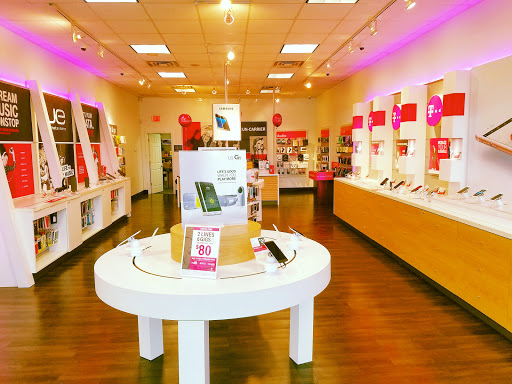 Cell Phone Store «T-Mobile», reviews and photos, 3363 Hillside Avenue, New Hyde Park, NY 11040, USA