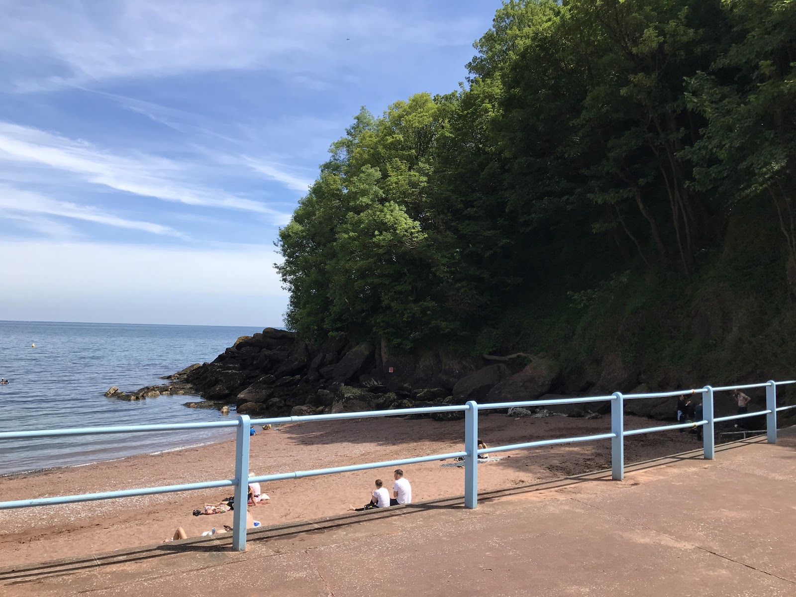 Foto van Watcombe strand met gemiddeld niveau van netheid