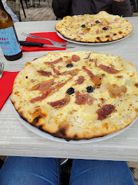 Pizza du Pizzeria Le Grillon à Millau - n°9