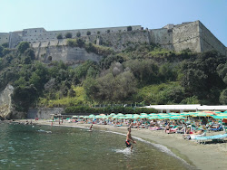 Spiaggia del Castello di Baia'in fotoğrafı plaj tatil beldesi alanı