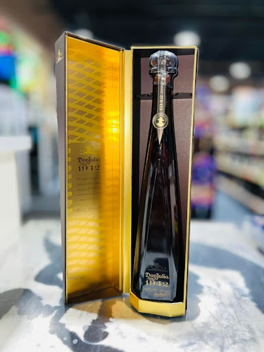 Liquor Store «Liquor & Tobacco Depot», reviews and photos, 570 N Schmale Rd, Carol Stream, IL 60188, USA