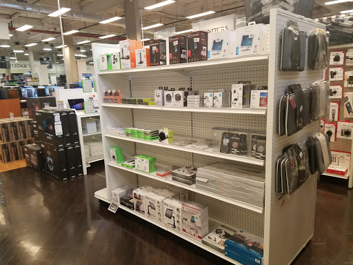 Electronics Store «Micro Center», reviews and photos, 71-43 Kissena Blvd, Flushing, NY 11367, USA