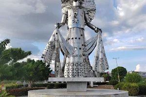 Monumento a La Mujer Tehuana image