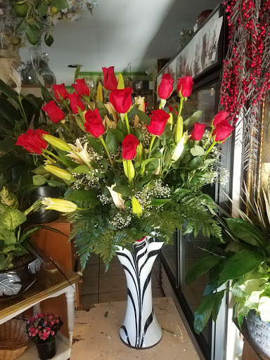 Florist «Roma Florist. free deliver purchase online. Www.romaflorist.com», reviews and photos, 11 Davis St, Oakville, CT 06779, USA