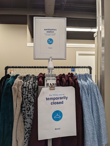 Clothing Store «Banana Republic», reviews and photos, 103 S Washington St, Naperville, IL 60540, USA