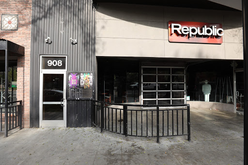 Republic Bar & Grill