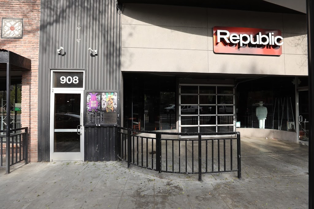 Republic Bar & Grill 95814