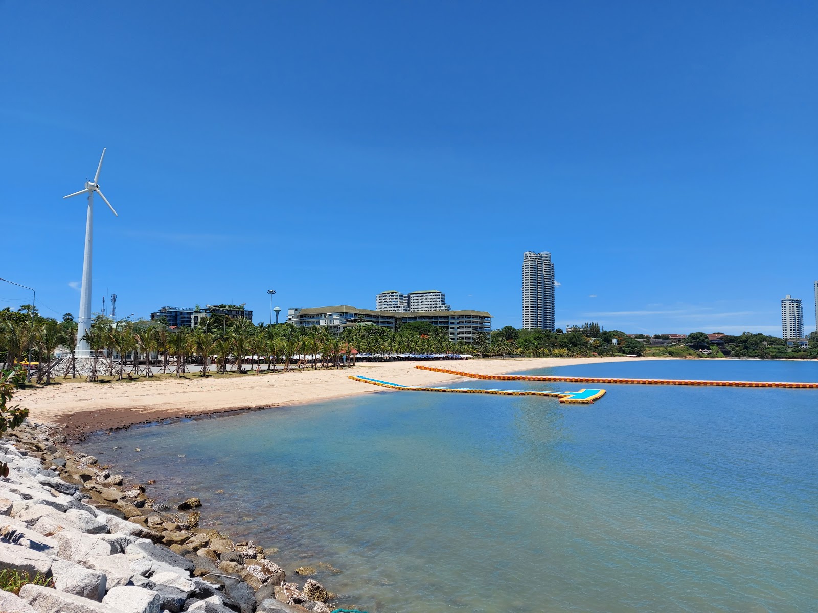 Photo de Ban Amphur Beach avec un niveau de propreté de assez propre