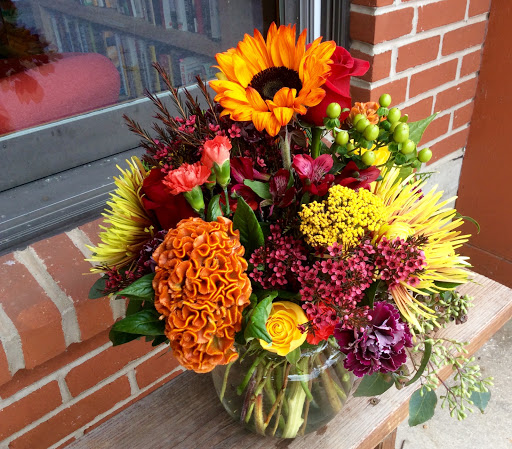 Florist «Back to the Fuchsia - A Flower Shop», reviews and photos, 439 Butler St, Saugatuck, MI 49453, USA