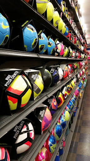 Sporting Goods Store «Big 5 Sporting Goods», reviews and photos, 11975 SW Canyon Rd, Beaverton, OR 97005, USA